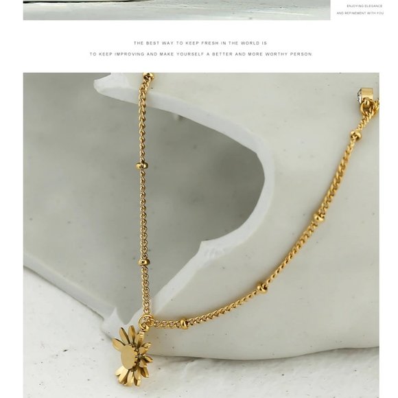 New 18K Gold Plated Daisy Diamond Necklace - Picture 3 of 6